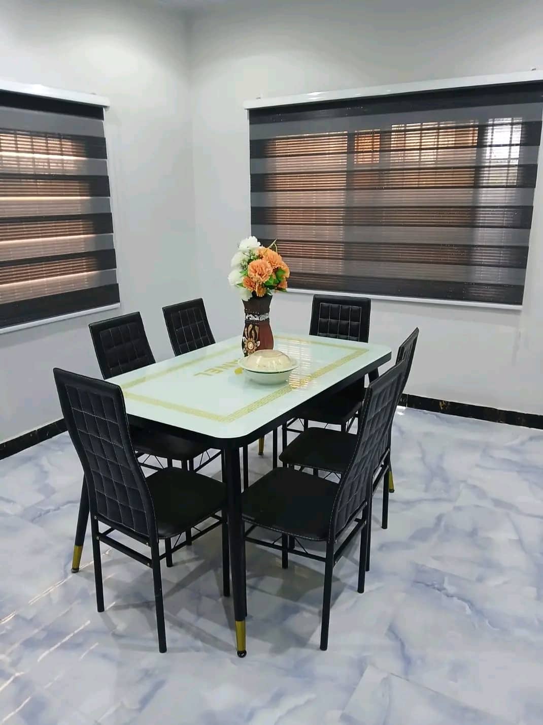 3 BEDROOMS SELF CONTAINED HOUSE WITH 2 BATHROOMS IN FENCE FOR RENT. LOCATION : CONGO TOWN