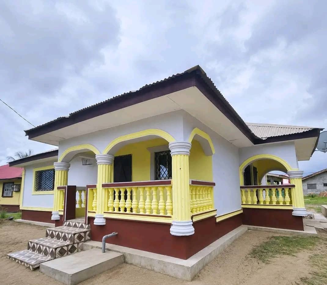 4bedrooms with 2bathrooms for rent water and current available