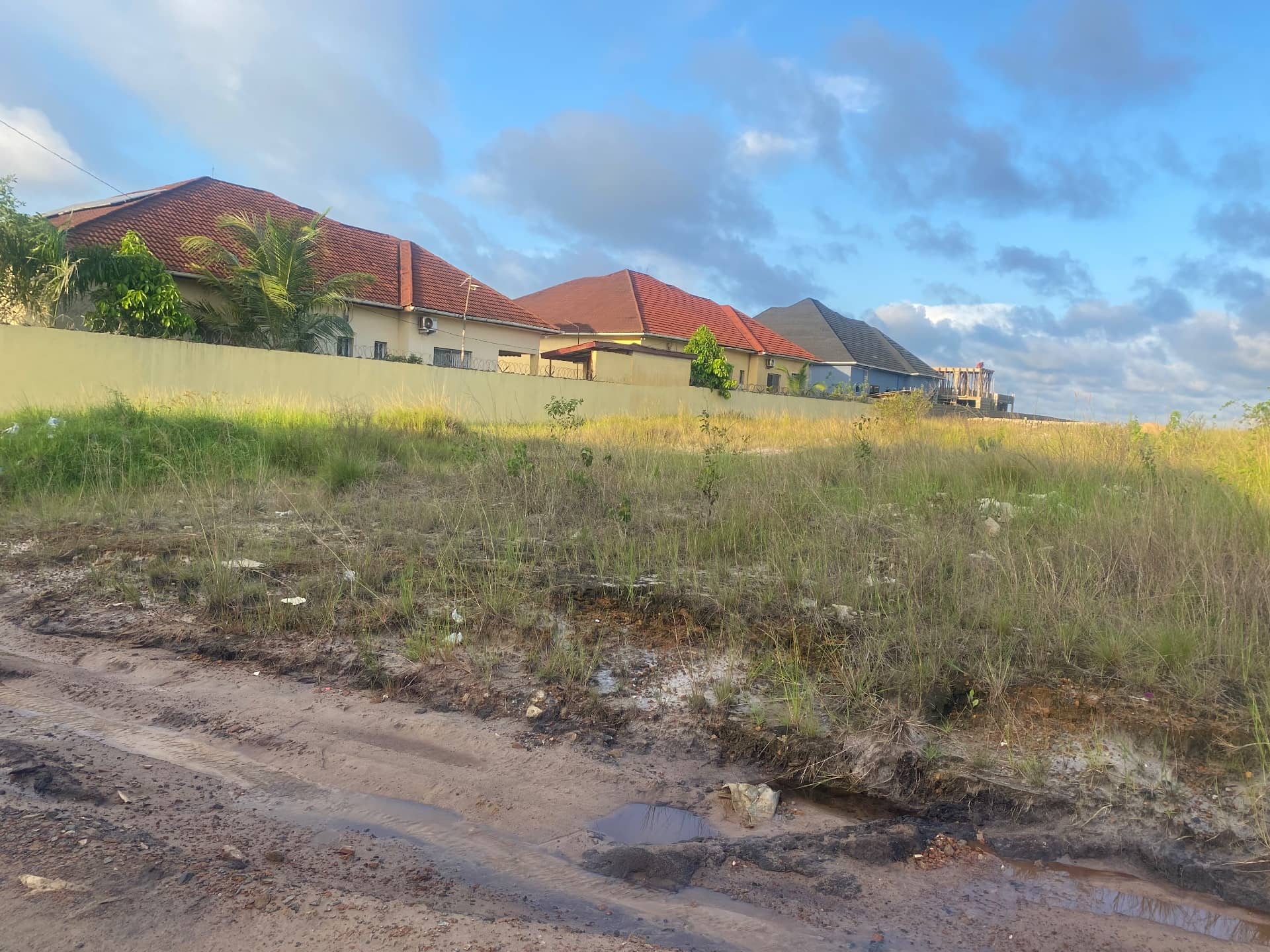 ONE 1 LOT OF LAND FOR SALE in Liberia ?